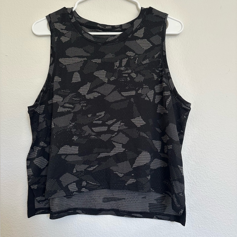 Lululemon- Black Camouflage training top, size 6-10 - Picture 6 of 10